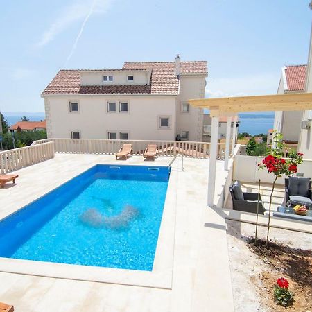 Apartments Sara 4 볼 외부 사진