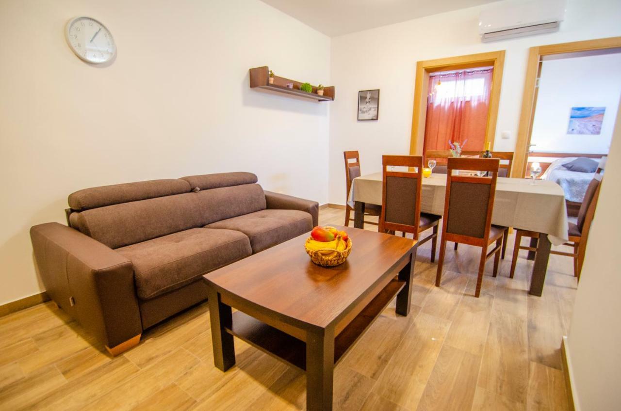 Apartments Sara 4 볼 외부 사진