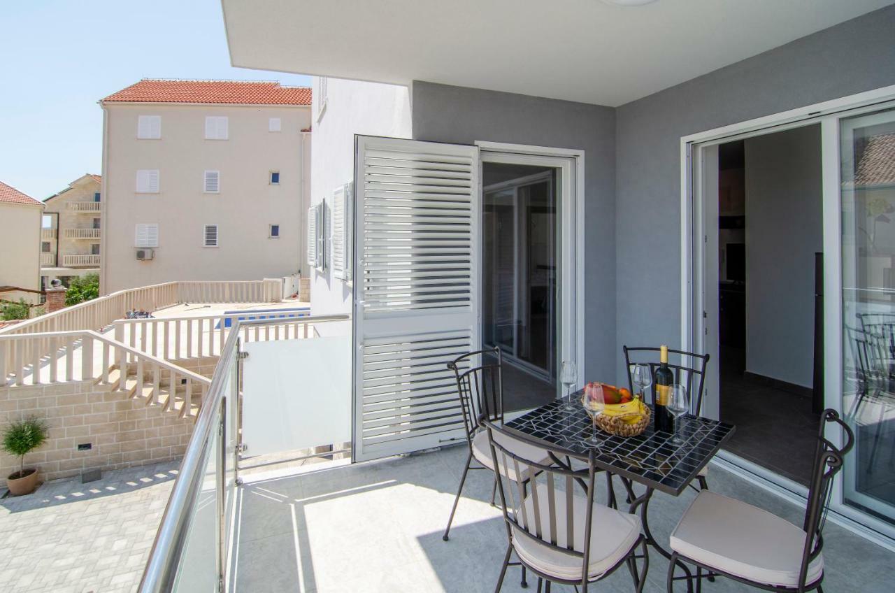 Apartments Sara 4 볼 외부 사진