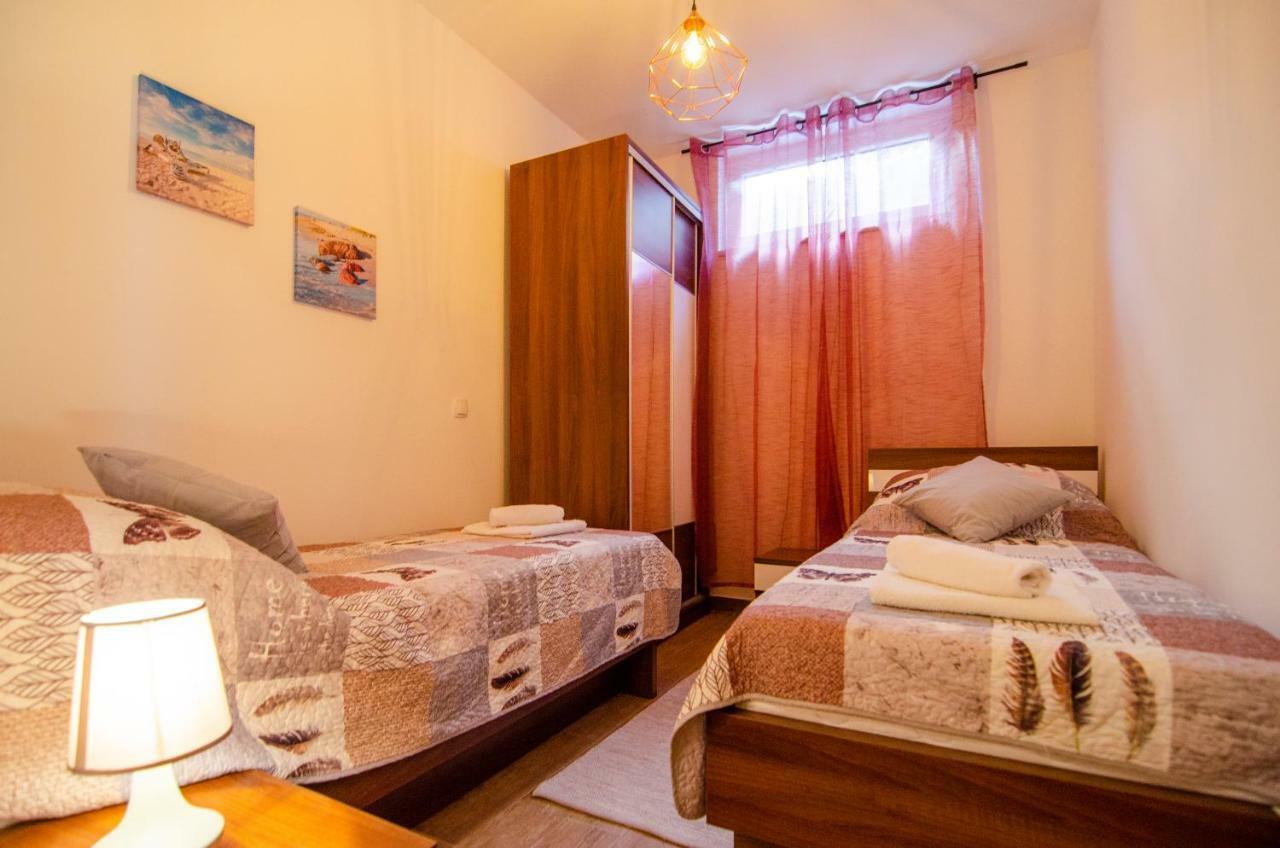 Apartments Sara 4 볼 외부 사진