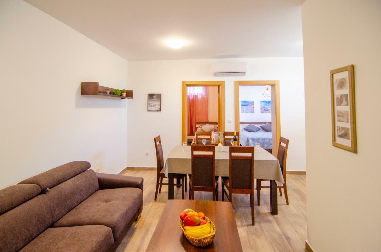 Apartments Sara 4 볼 외부 사진