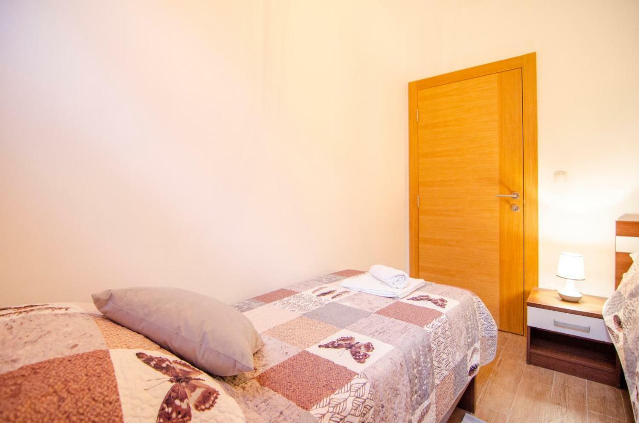Apartments Sara 4 볼 외부 사진