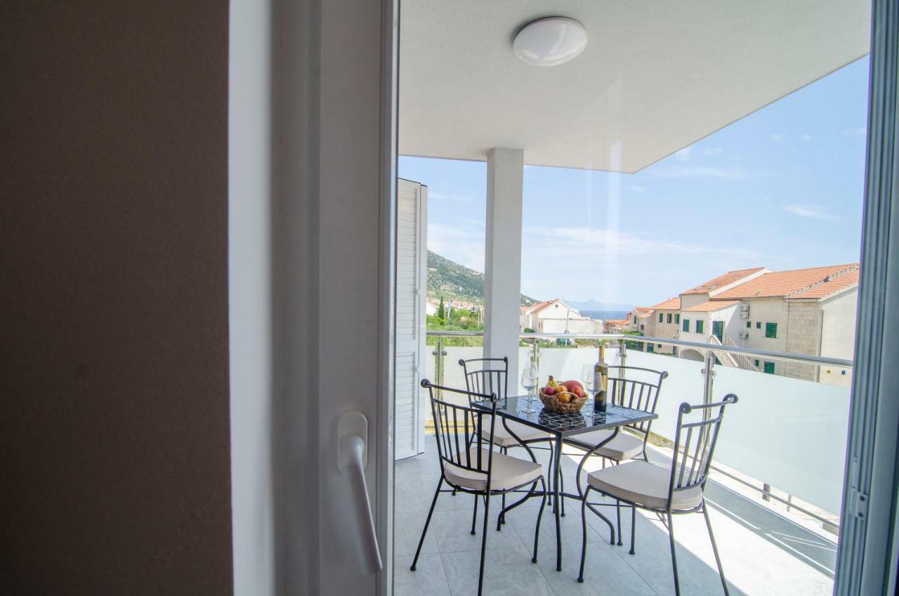 Apartments Sara 4 볼 외부 사진