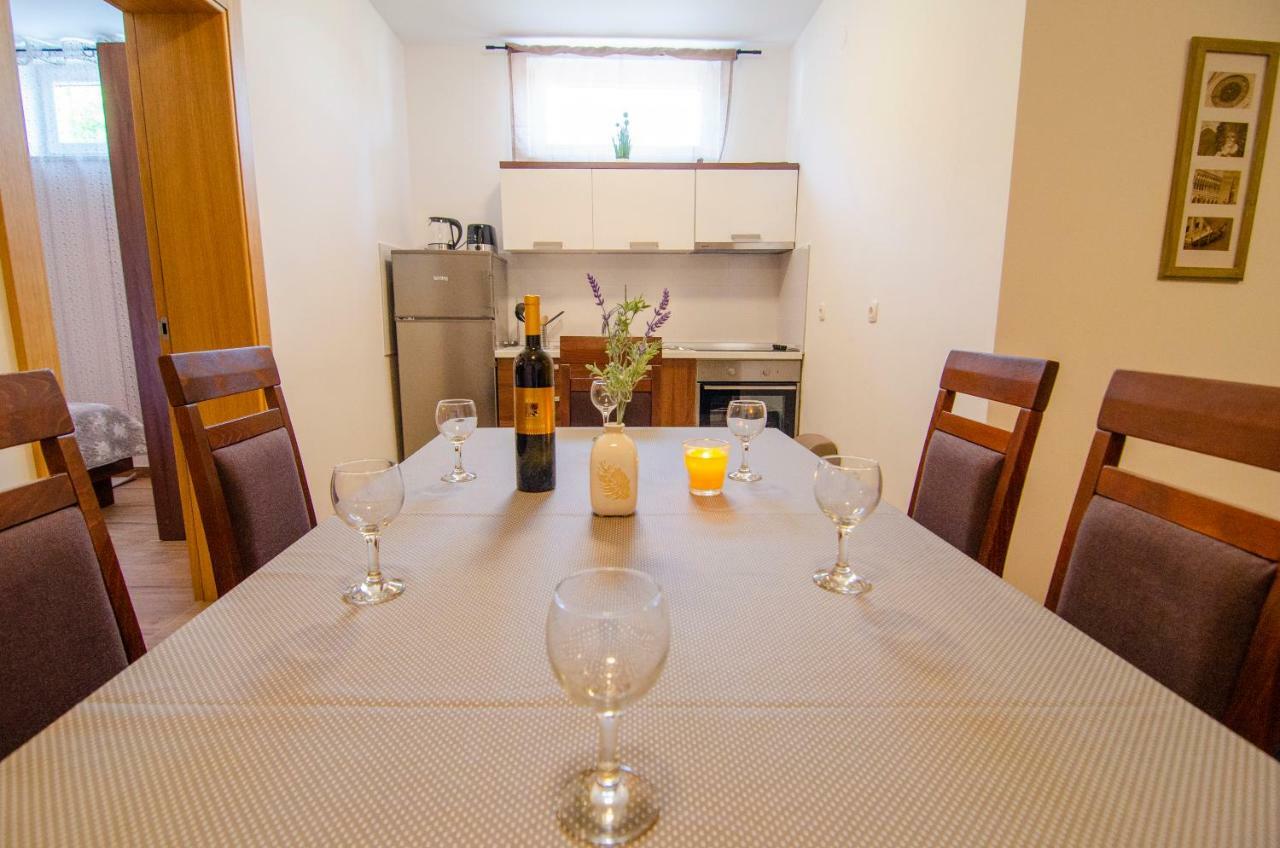 Apartments Sara 4 볼 외부 사진