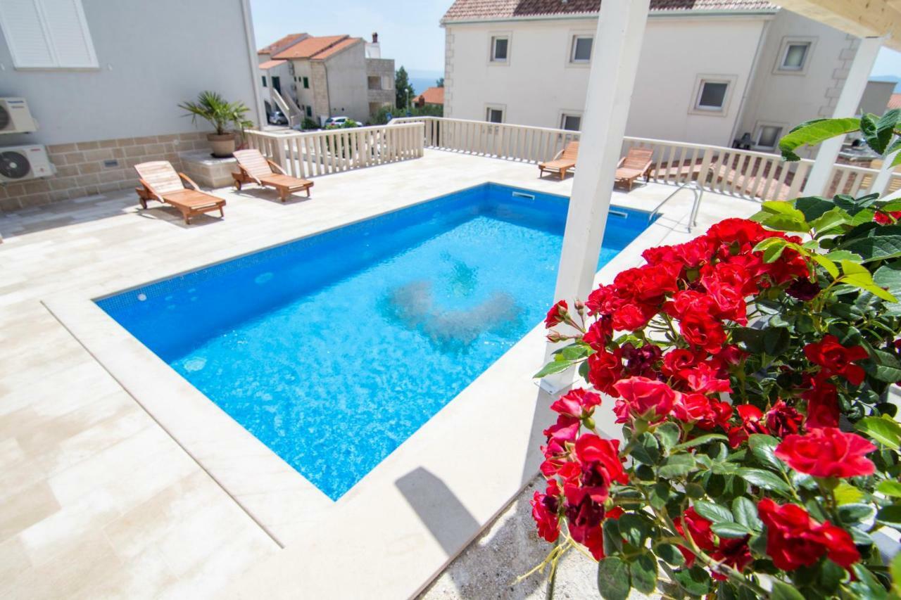 Apartments Sara 4 볼 외부 사진