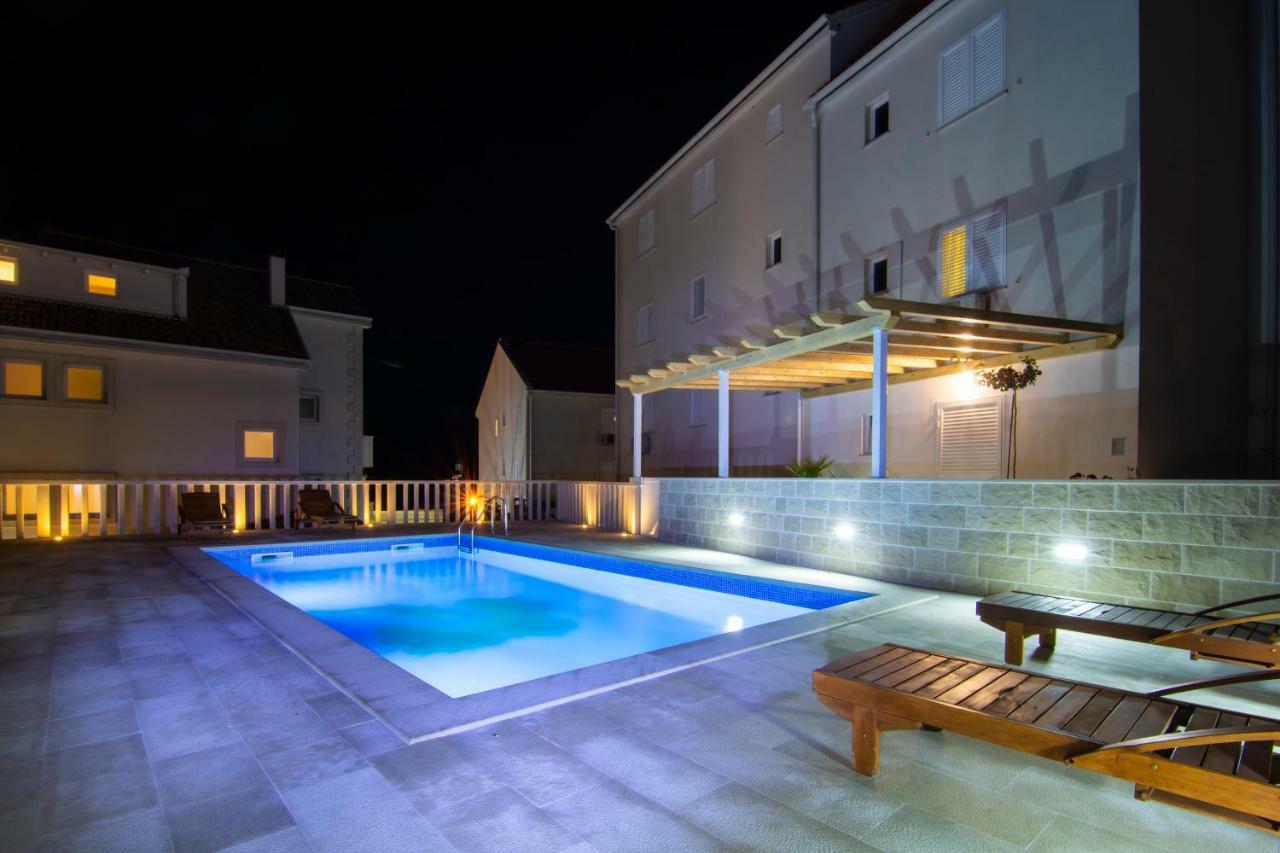 Apartments Sara 4 볼 외부 사진