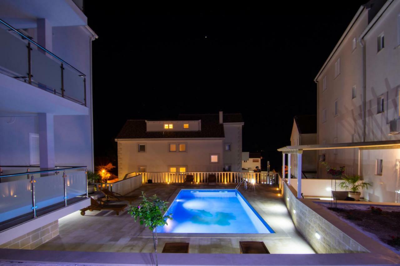 Apartments Sara 4 볼 외부 사진