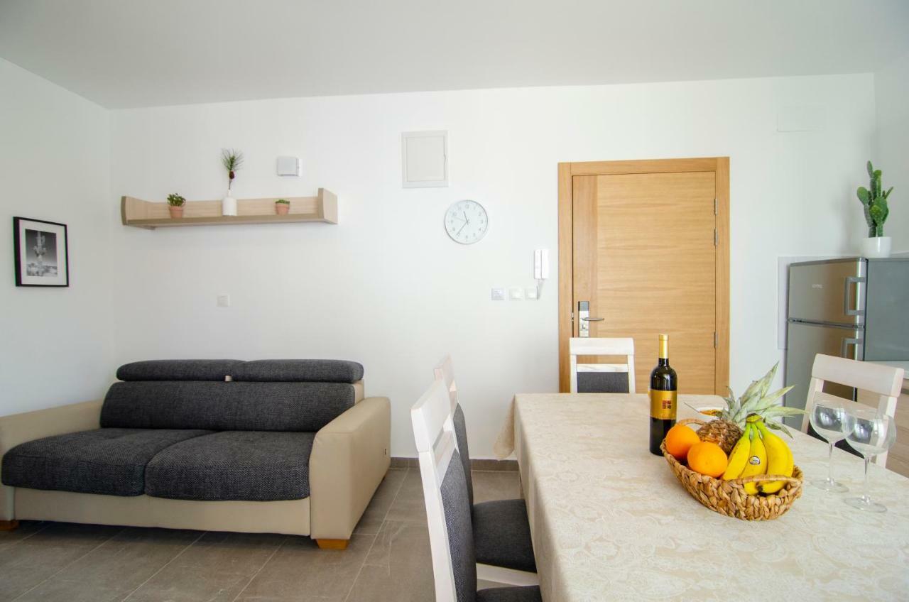 Apartments Sara 4 볼 외부 사진