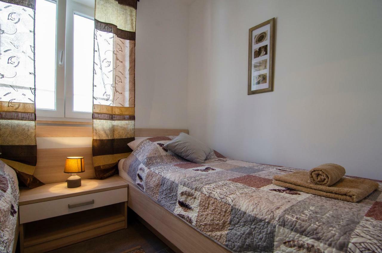 Apartments Sara 4 볼 외부 사진