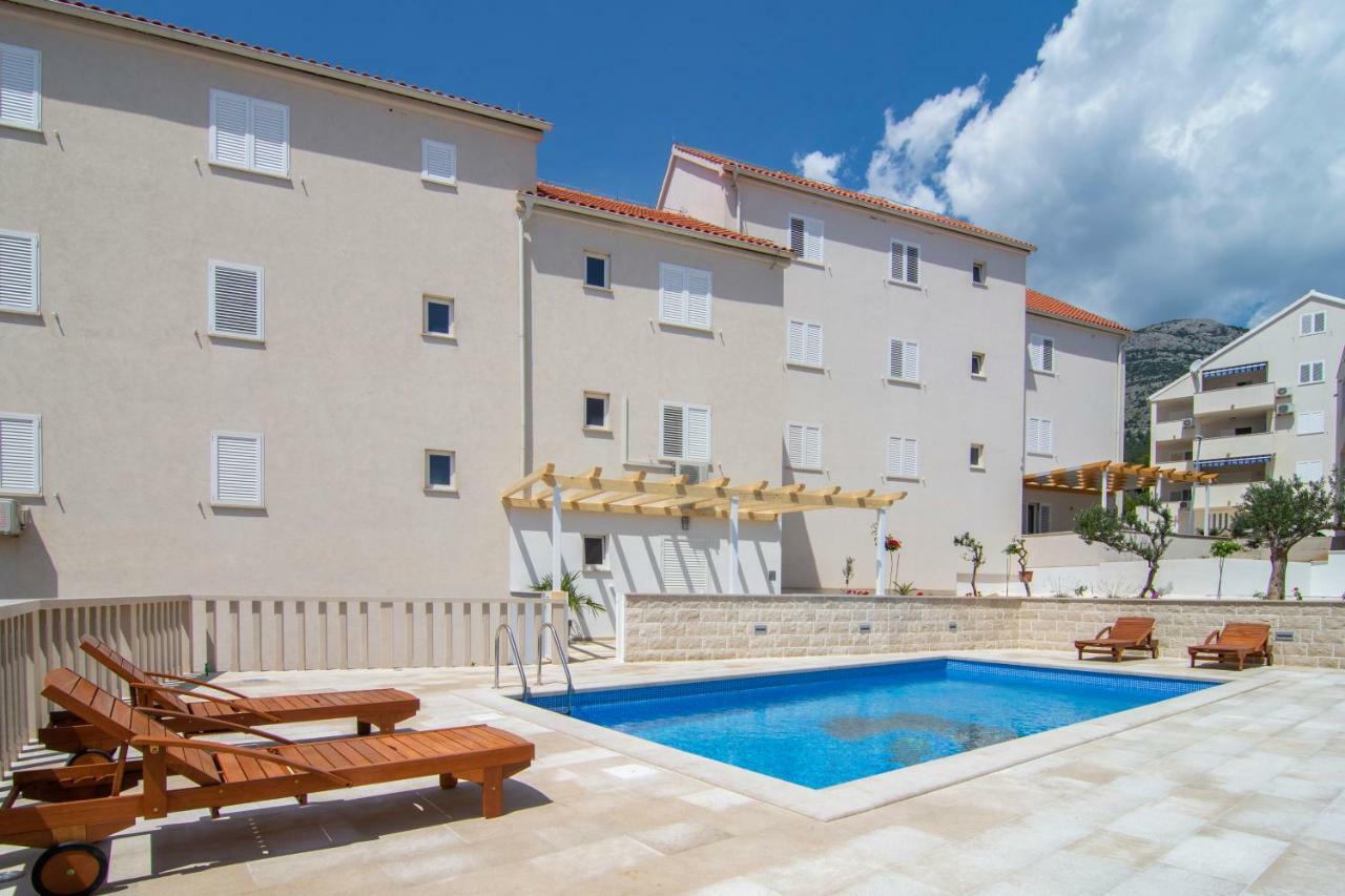 Apartments Sara 4 볼 외부 사진